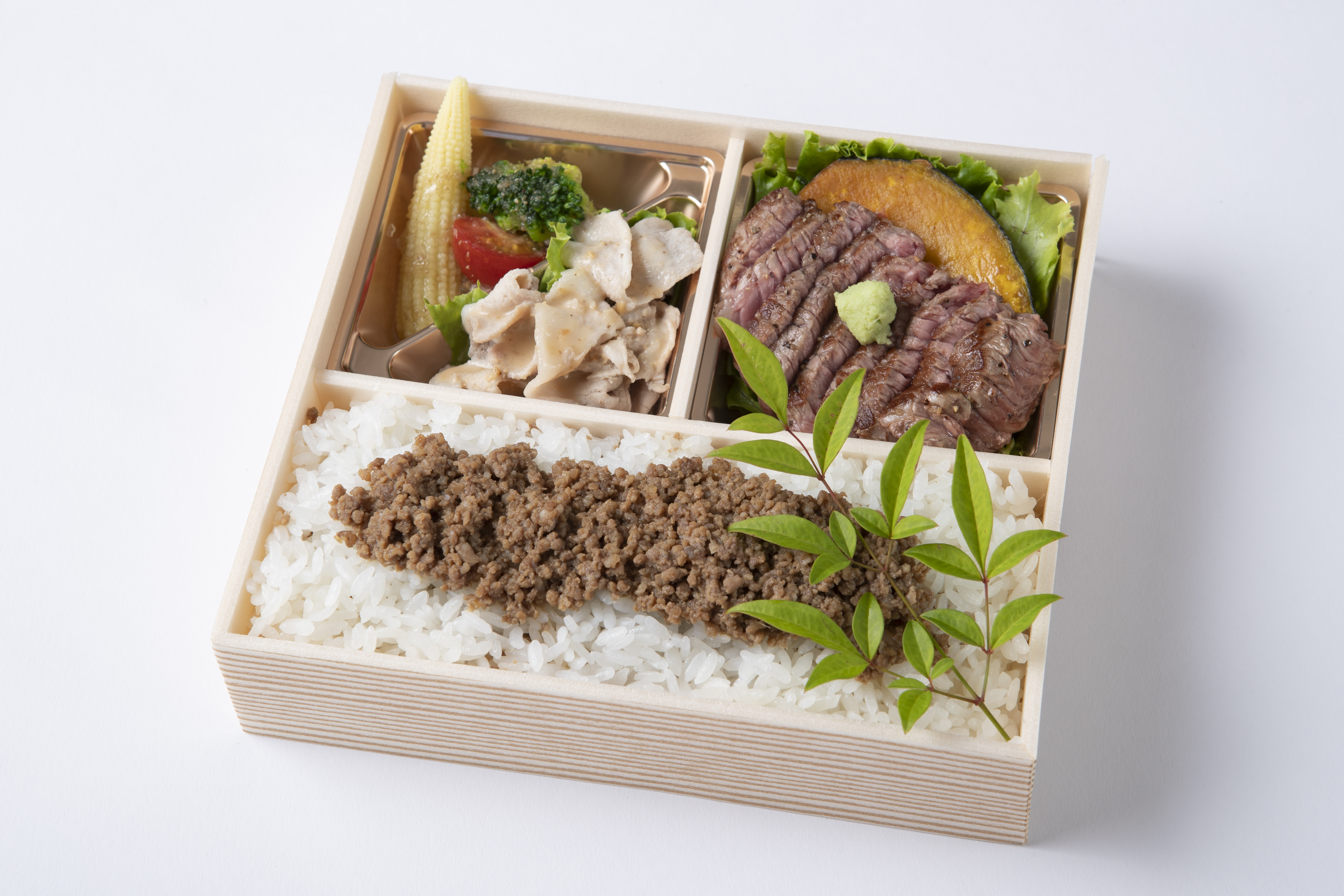 特選黒牛ステーキ＆自家製牛そぼろ重御膳