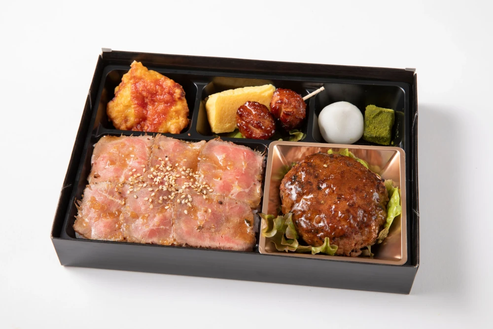 自家製ハンバーグとローストビーフ重の贅沢御膳