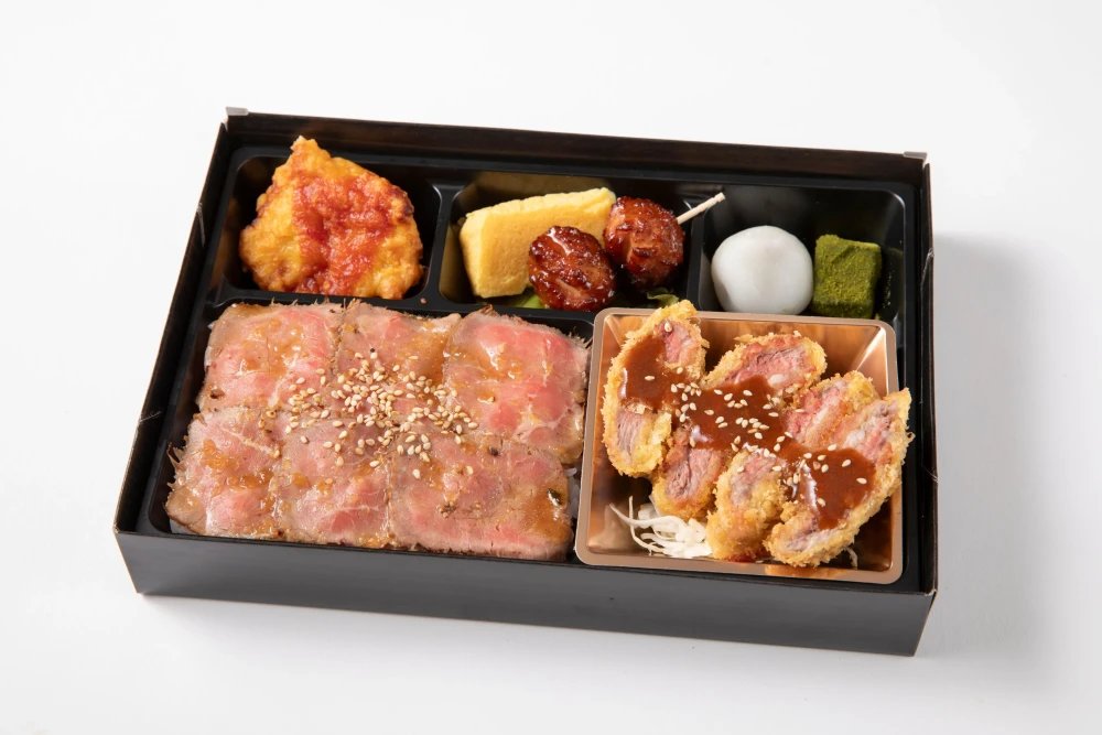 特選黒牛の牛カツとローストビーフ重の贅沢御膳