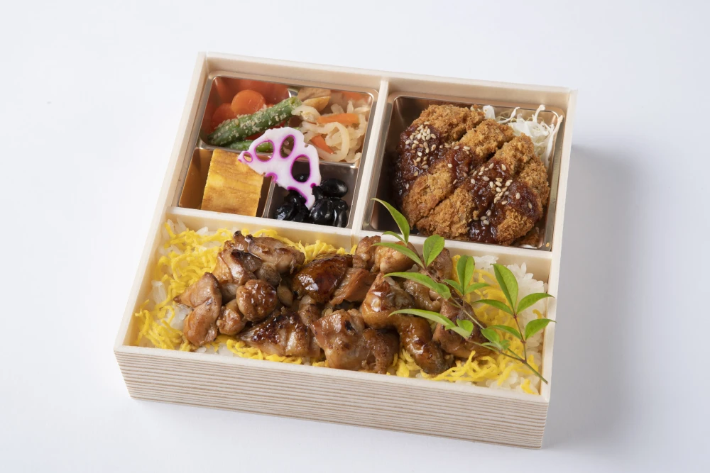 自家製ダレの味噌カツと炭火焼き鳥重御膳