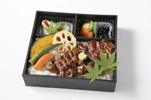 三心 炭火ステーキ重御膳