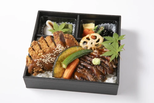 三心 炭火ステーキ、牛カツ重御膳