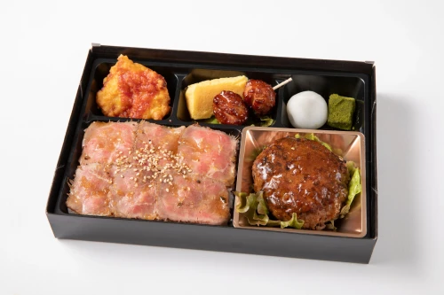 自家製ハンバーグとローストビーフ重の贅沢御膳