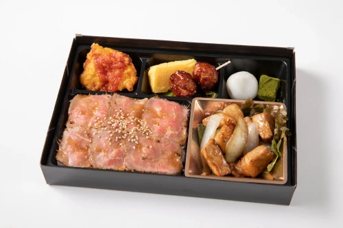 特製ルーロー煮とローストビーフ重の贅沢御膳