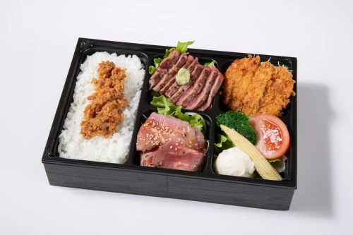 特選黒牛ステーキ・ロースカツ・ローストビーフの3種の肉づくし
