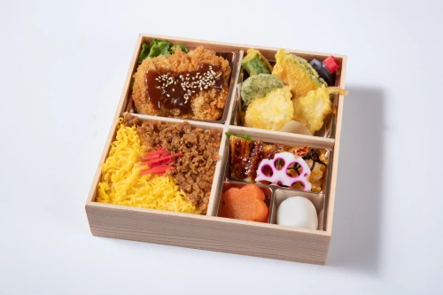 味噌カツと季節の天麩羅のそぼろ重御膳