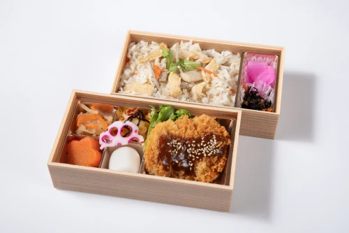 味噌カツと炊き込みご飯の贅沢御膳