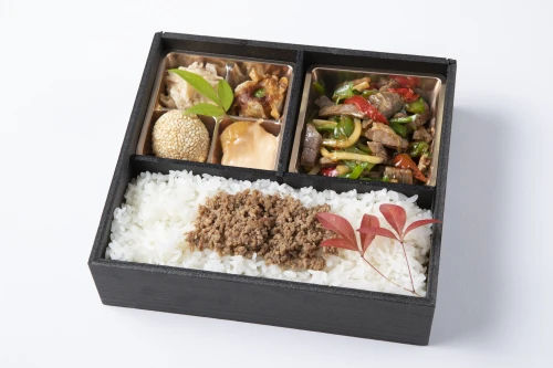 チンヂャオロース&牛そぼろ辣油重御膳