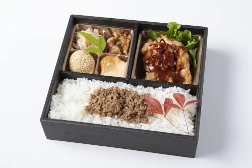 特製ダレの油淋鶏&牛そぼろ辣油重御膳