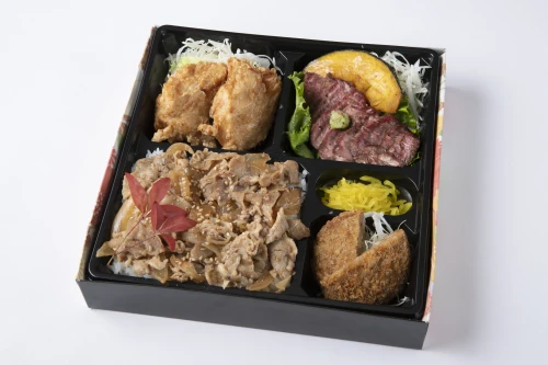 特選黒牛ステーキ・鶏の唐揚げ・メンチカツの焼肉カルビ重