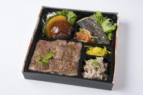 自家製デミグラスハンバーグ・季節の魚の西京焼き・しゃぶしゃぶのローストビーフ重