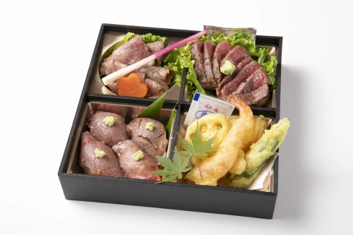 特選黒毛和牛ステーキとすきやき・肉寿司御膳