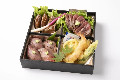 特選黒毛和牛ステーキと焼肉・肉寿司御膳