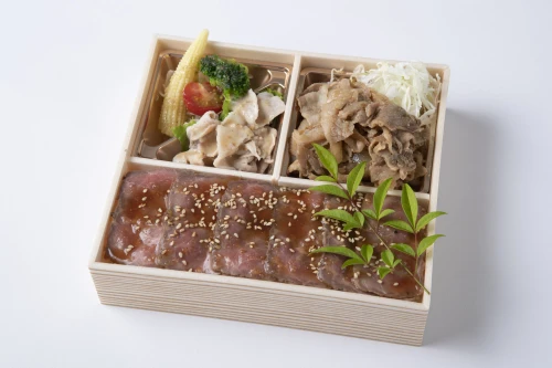 特製ダレの生姜焼き＆ローストビーフ重御膳