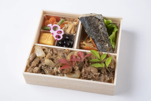 季節の魚の西京焼き御膳【すき焼き重】