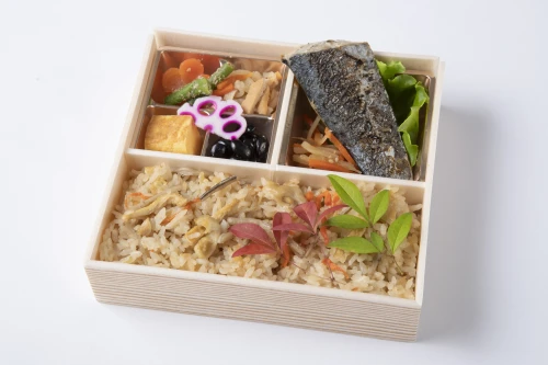 季節の魚の西京焼きと炊き込み御膳