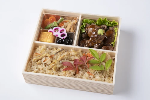 サイコロステーキと炊き込み御膳