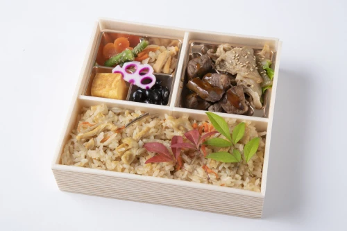 サイコロステーキと焼肉カルビの炊き込み御膳