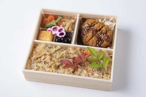 自家製ダレの味噌カツと炊き込み御膳