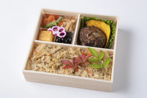 自家製和風ハンバーグと炊き込み御膳